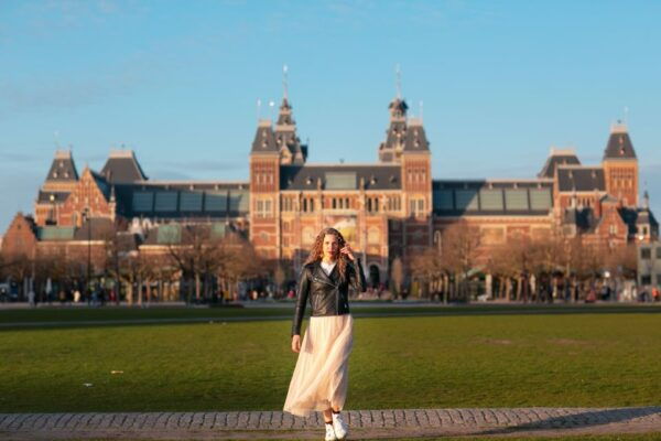 Amsterdam: Professional Photoshoot Rijksmuseum & Museumplein - Review Summary