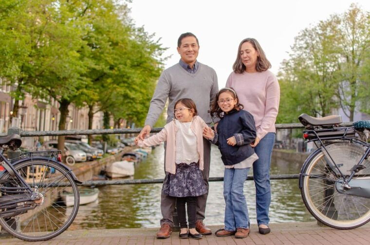 Amsterdam: Professional Photoshoot with 20 Images - Frequently Asked Questions