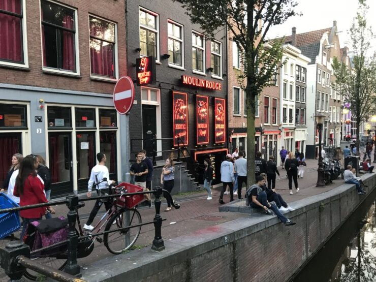 Amsterdam: Red Light District and Local Pub Tour - Tour Highlights