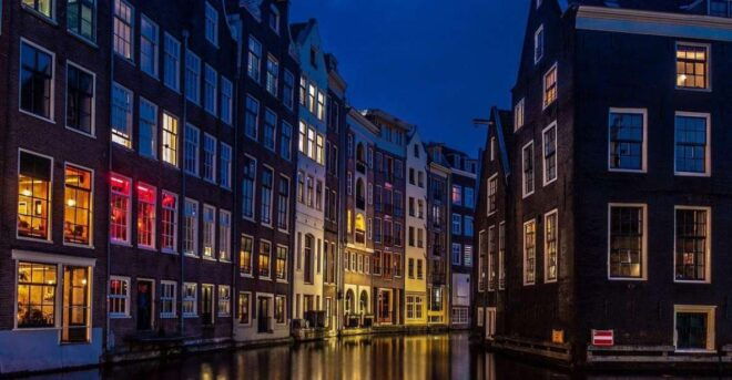 Amsterdam: Red Light District Horrors Audio Walking Tour App - Directions