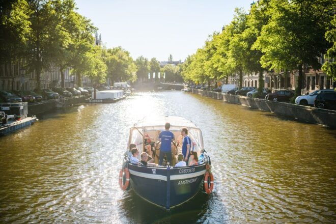 Amsterdam: Red-Light District Pub Crawl and Booze Boat Tour - Perfect Day Tour Before Red-Light District Night Out