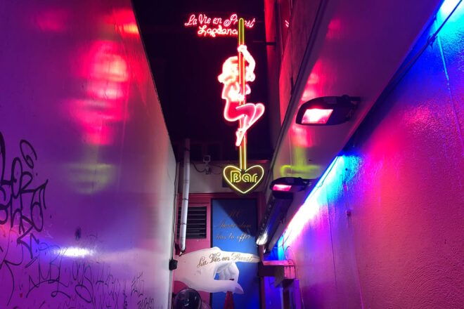 Amsterdam: Red Light District Tour - Itinerary and Key Locations