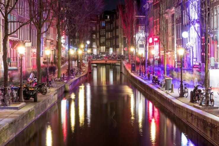 Amsterdam: Red Light District Walking Tour - Tour Experience Highlights