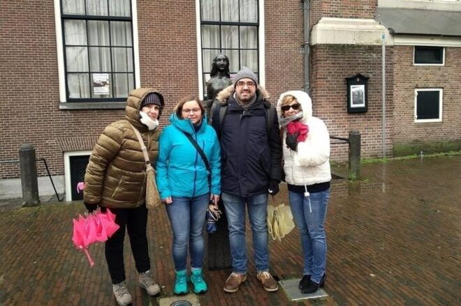 Amsterdam: Red Light District Walking Tour - Guided Walking Experience