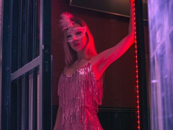 Amsterdam: Red Light Photoshoot in Former Brothel - Immerse in Amsterdams Rich History