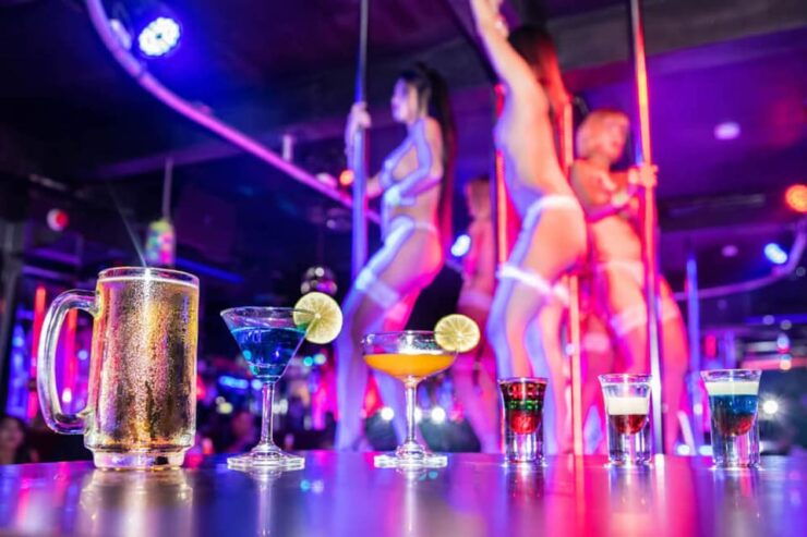 Amsterdam: Red Light Rendezvous, Striptease Show and Dinner - Itinerary and Location