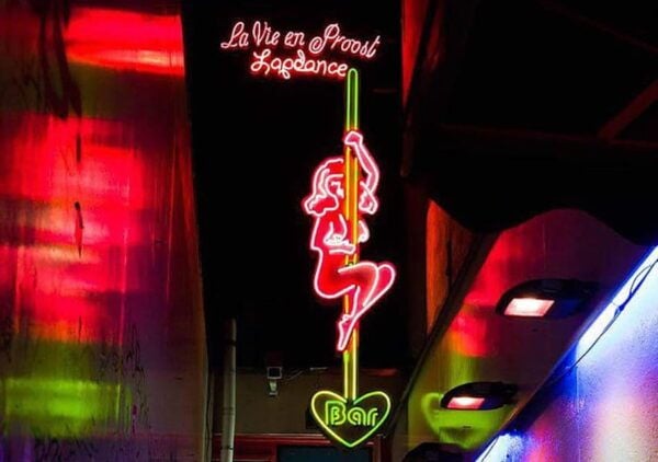 Amsterdam: Red Light Tour Exclusive and Peep Show - Travelers Feedback and Ratings