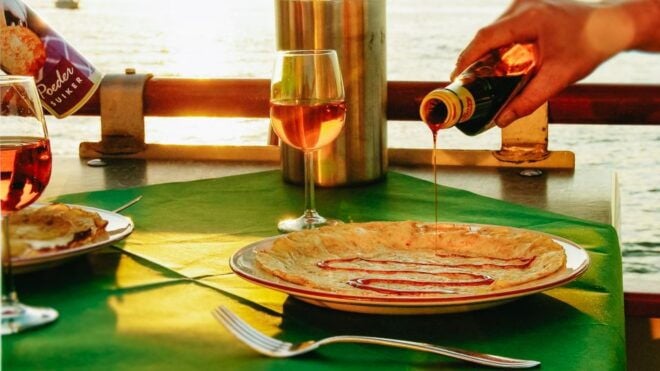 Amsterdam: River Cruise With All-You-Can-Eat Dutch Pancakes - Stunning Views of Amsterdam