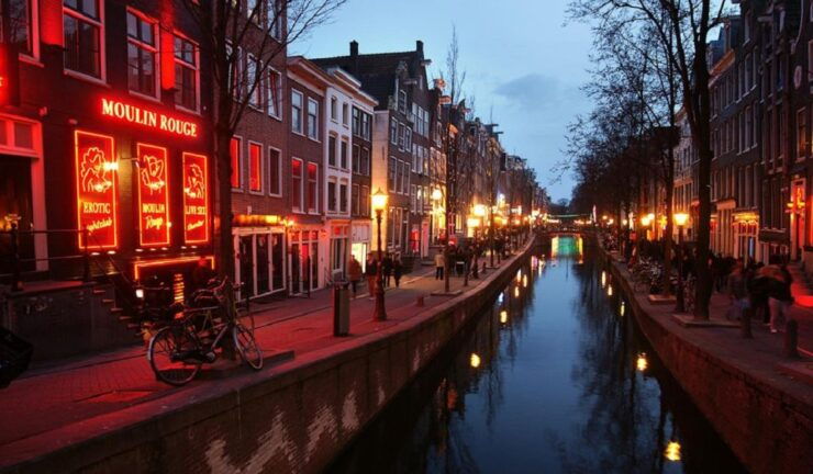 Amsterdam: Self-Guided Red Light District Photography Tour - Experience Highlights