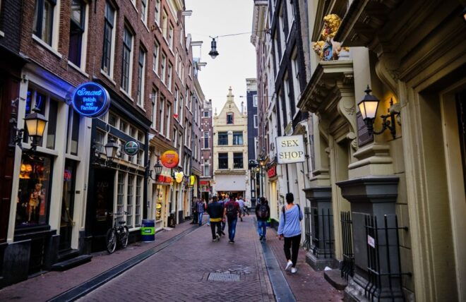 Amsterdam: Self-Guided Red Light District Photography Tour - Inclusions in the Tour