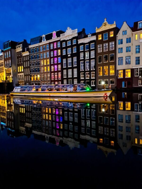 Amsterdam Sightseeing Canal Cruise - Boarding at Stromma Damrak