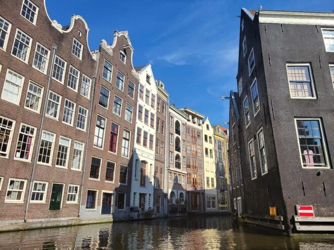 Amsterdam: Small-Group Canal Cruise Incl. Drinks and Snacks - Guided Commentary