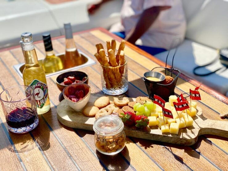 Amsterdam Small-Group Canal Cruise Including Snacks/Drinks - Luxurious Sloop and Onboard Amenities