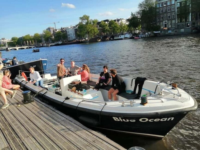 Amsterdam: The Bulldog Boat With 2 Drinks (420 Friendly) - FAQ