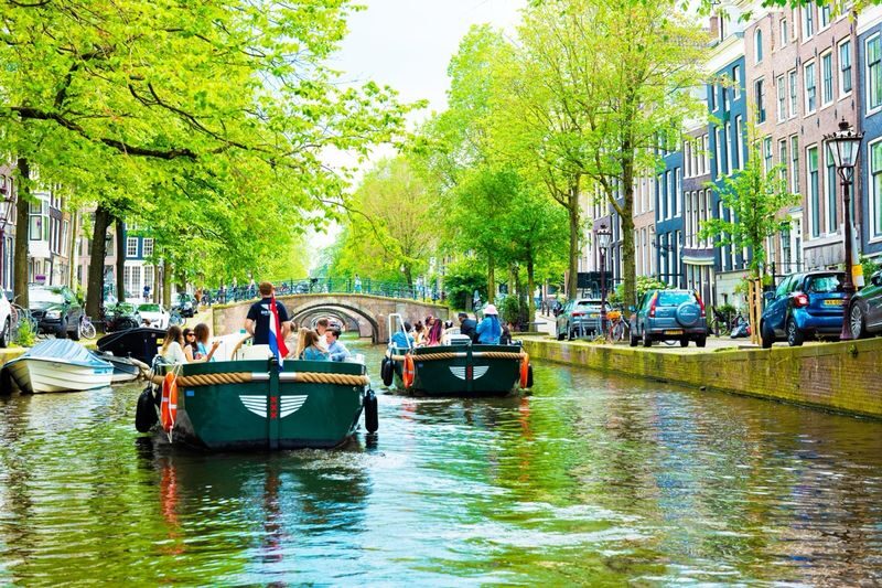 Amsterdam: The Newest Canal Cruise with drink option - Choosing a drink package