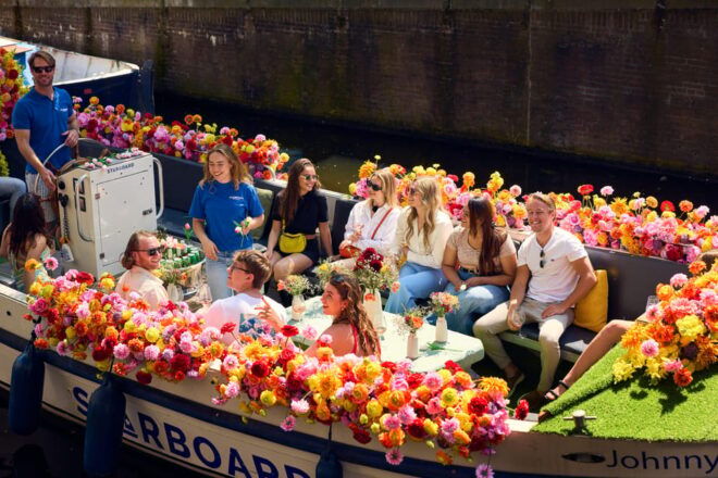 Amsterdam: the Original Flower Boat With Local Guide and Bar - Onboard Features
