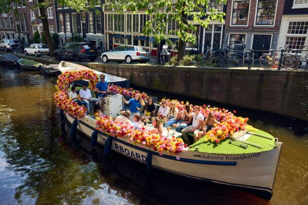 Amsterdam: the Original Flower Boat With Local Guide and Bar - Traveler Feedback
