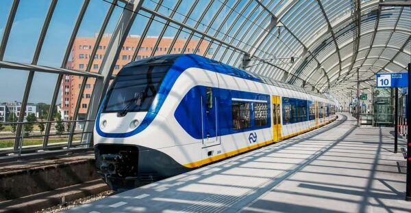 Amsterdam: Travel Ticket for 1-3 Days With Airport Transfer - Tips for Using the Amsterdam Travel Ticket Efficiently