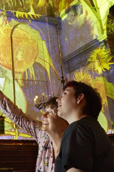 Amsterdam: Van Gogh and Rembrandt Immersive Experience Entry - Visitor Comfort and Atmosphere