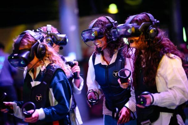 Amsterdam: VR Game Park Free-Roaming Experience - Collaborative Multiplayer Opportunities