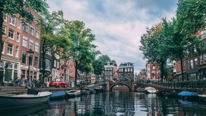 Amsterdam: Walking Tour Architecture Audio and Gps Guided - Niki, Your Personal Travel Buddy