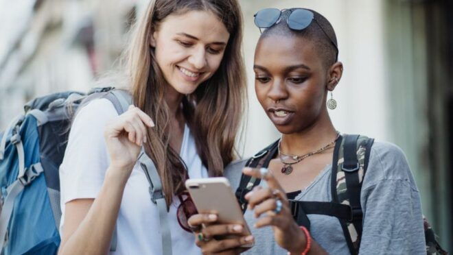 Amsterdam: Walking Tour Highlights Audio and Gps Guided - Nikis Role as a Guide