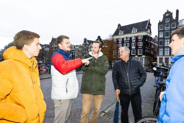 Amsterdam: Winter Walking Tour - Exploring the Iconic Landmarks