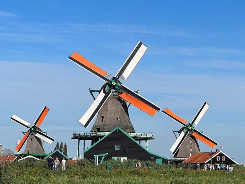 Amsterdam: Zaanse Schans and Giethoorn Guided Combo Tour - Comparing Zaanse Schans & Giethoorn: Contrasting Charms