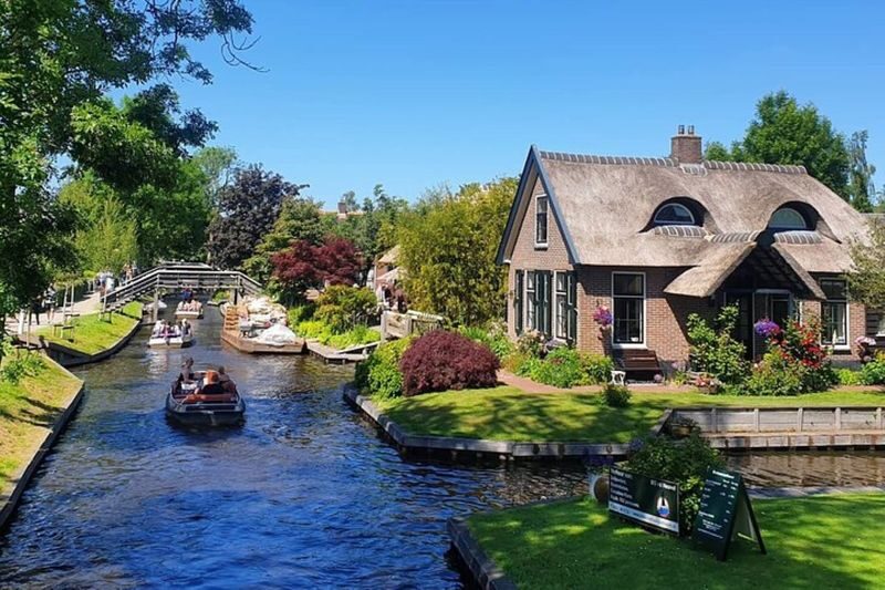 Amsterdam Zaanse Schans & Giethoorn Full-Day Small Group Tour - At a glance