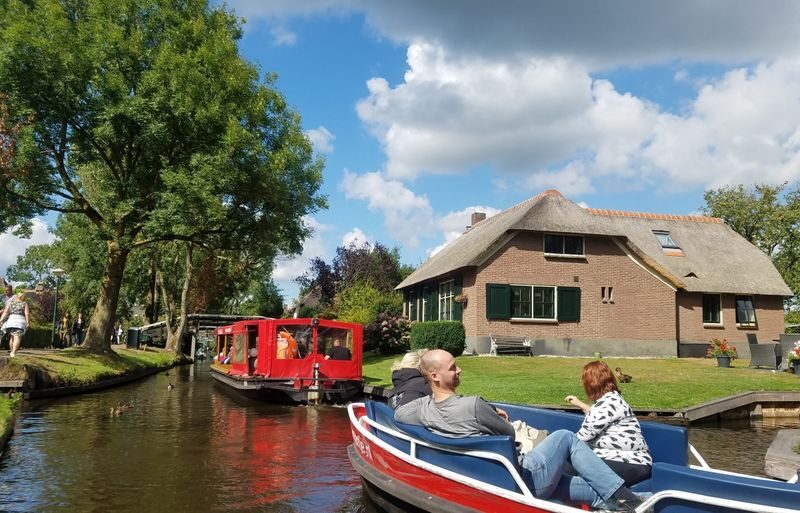 Amsterdam Zaanse Schans & Giethoorn Full-Day Small Group Tour - The guide can shape a long day