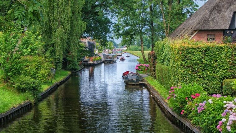 Amsterdam: Zaanse Schans, Windmills & Giethoorn Private Trip - Pricing and Value