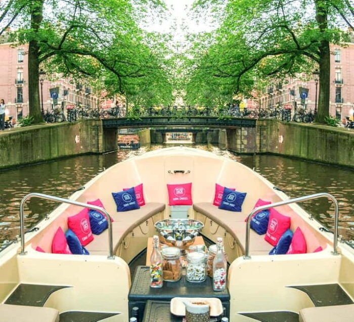 Amsterdam:1.5-Hour Canal Cruise local Guide, Drinks & Snacks - The End of the Journey and Drop-Off