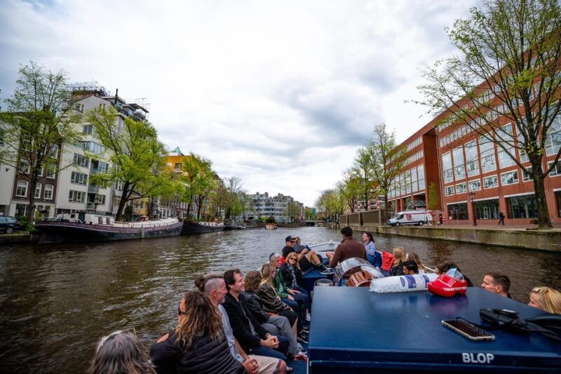 Amsterdam:Old City Canal Cruise with Live Guide and Open Bar - Who Will Love This Experience?