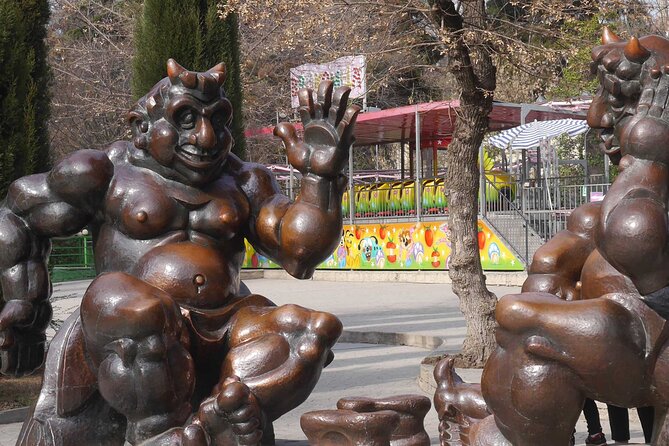 An Audio Tour of New Tiflis: From Flea Markets to Grand Theatres - Tour Experience Details