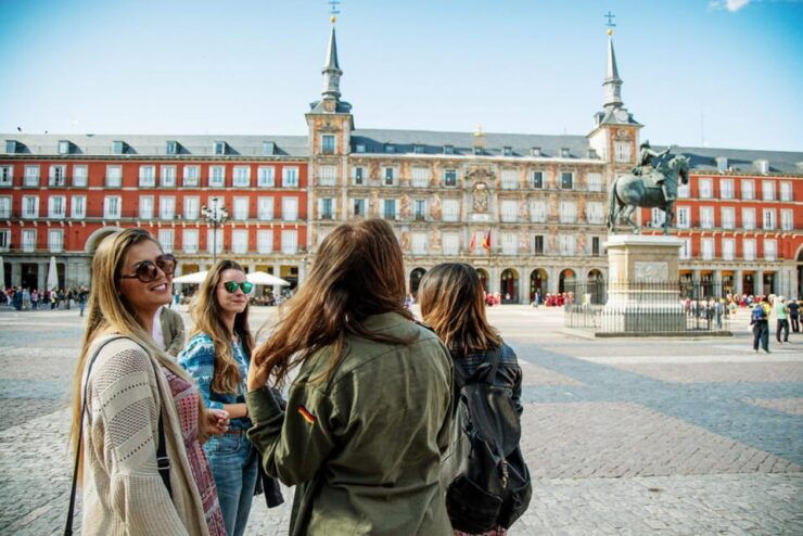 An Essential Walking Tour of the Center - Good To Know