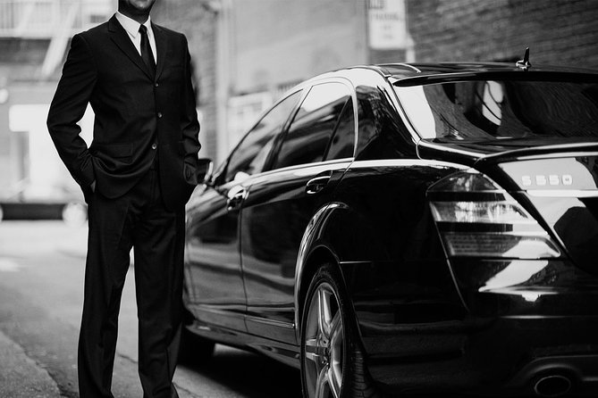 An Evening in London. Panoramic Night Tour by Executive Luxury Vehicle - Unforgettable Photo Opportunities at Night