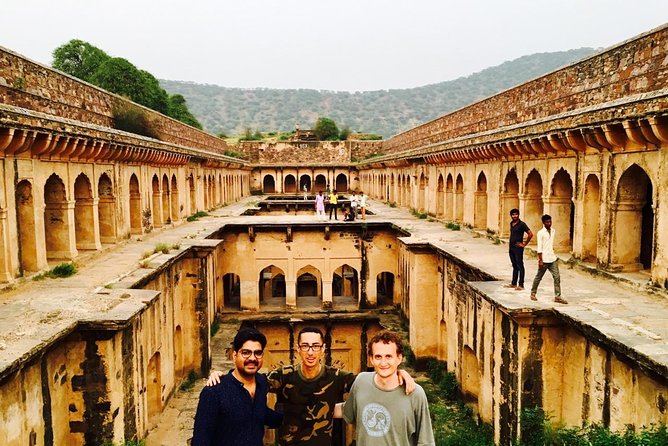 An Excursion Into Time: Day Trip to Neemrana From Delhi Including Lunch - Cancellation Policy and Reviews