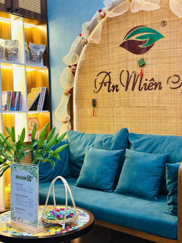 An Mien Herbal Hairwash & Massage District 1, Ho Chi Minh - A herbal wash, not just a shampoo