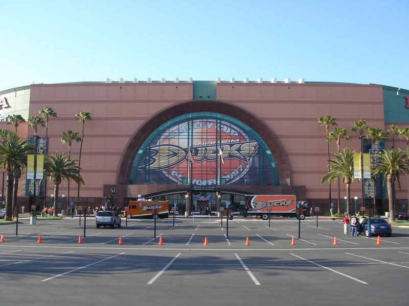 Anaheim Ducks Ice Hockey Game at Honda Center - Crowd energy, arena extras and practical limits