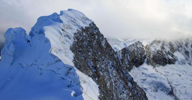 Ancash: Mountaineering to the Mountain Vallunaraju 2D-1N - Activity Details