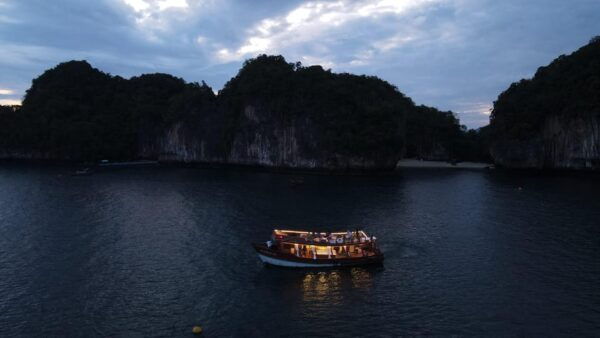 Andaman Dinner Cruise ; Sarasin Sunset Cruise - Booking and Pricing Details