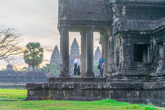 Angkor Adventure Vespa Tour - Inclusive Local Snacks & Lunch - Temple Exploration