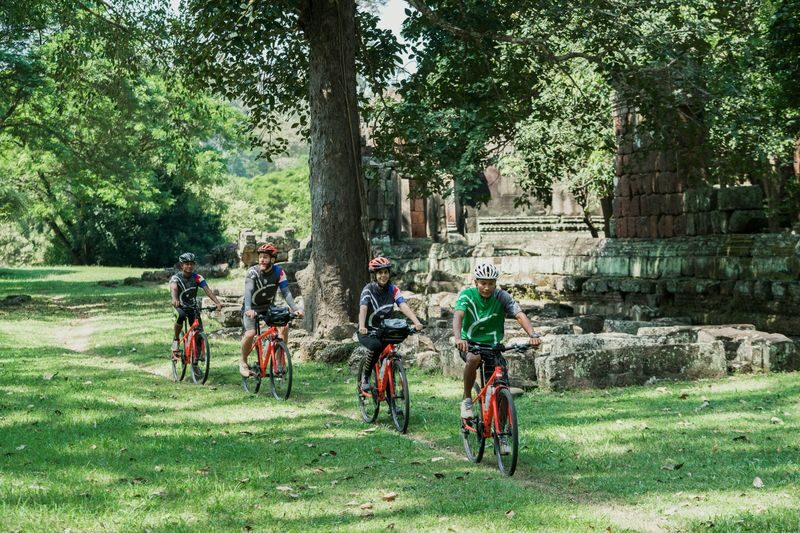 Angkor Sunrise Discovery Bike Tour (Breakfast & Lunch included) - Lunch beside Srah Srang