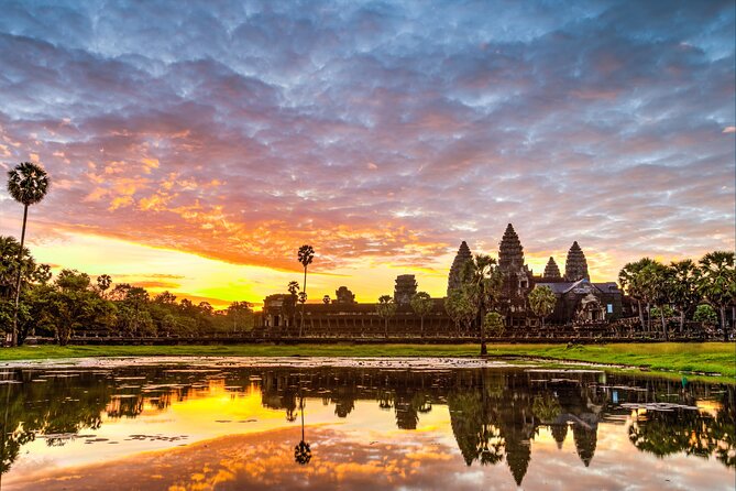 Angkor Sunrise Tour by Bike With Breakfast, Lunch & Tour Guide - Tour Overview