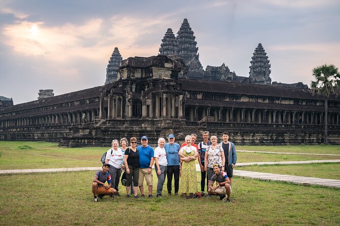 Angkor Sunrise Tour by Bike With Breakfast, Lunch & Tour Guide - Itinerary Highlights
