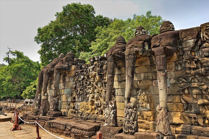 Angkor Sunrise Tour by Bike With Breakfast, Lunch & Tour Guide - Cancellation Policy