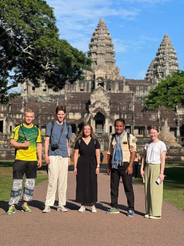 Angkor Wat and nearby temples day tour - Phnom Bakheng: the late-day view