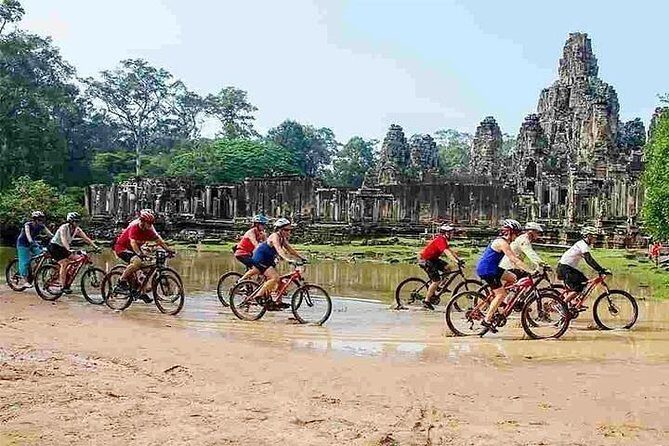 Angkor Wat & Bayon: the Smiling Temple Bike Tour - Detailed Breakdown of the Itinerary