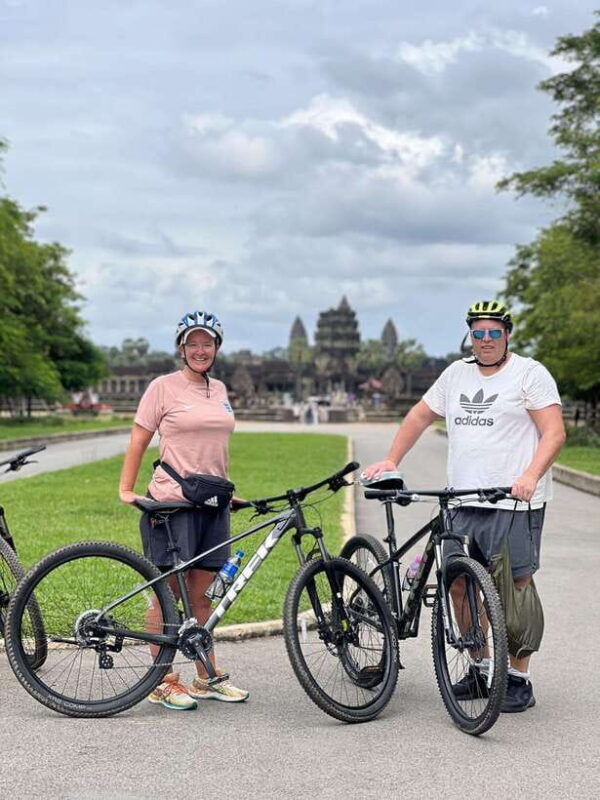 Angkor Wat Bike Tour with Lunch Included - The Ride Begins: A Morning of Temple Wonder and Cycling