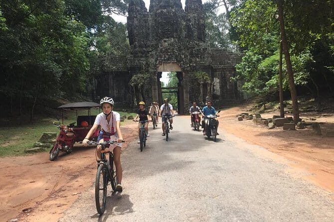 Angkor Wat Cycling Tour (20-25 km) - Exploring the Angkor Wat Cycling Tour: A Balance of Adventure and Culture  